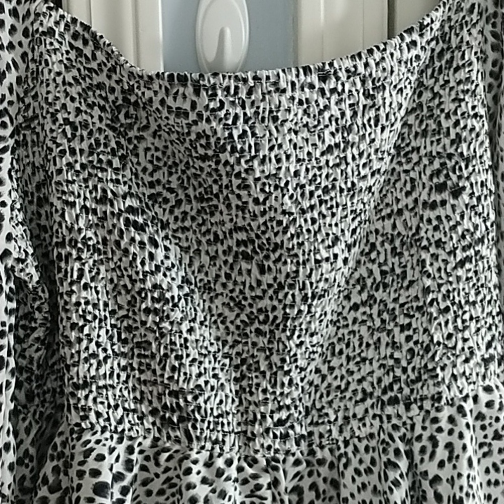 Simplee Plus Step Into Romper Abstract Animal Print 3X - Picture 5 of 12